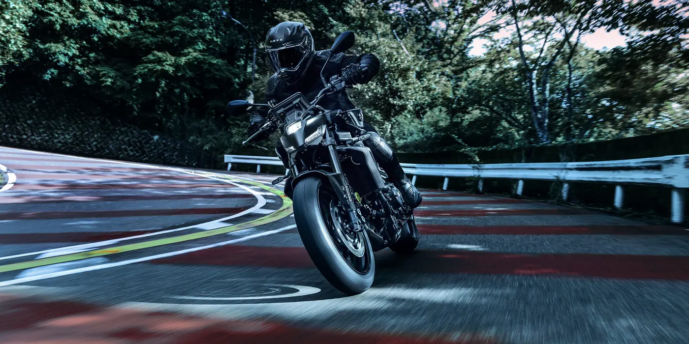 YAMAHA MT-09 Y-AMT 官方形象照