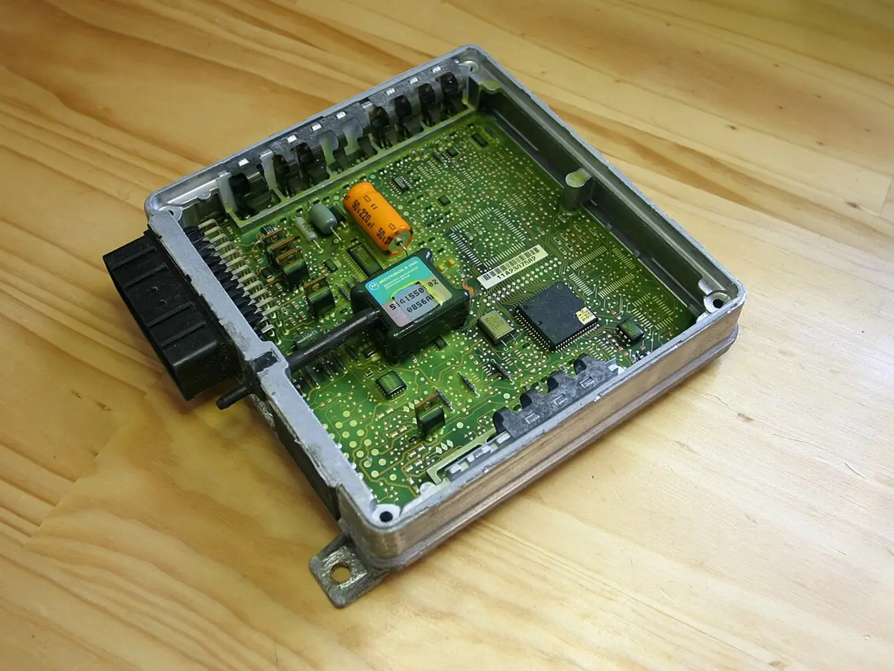 噴射引擎的控制電腦（ECU）電路板